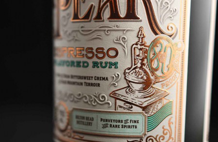 дизайн упаковки рома Mountain Peak