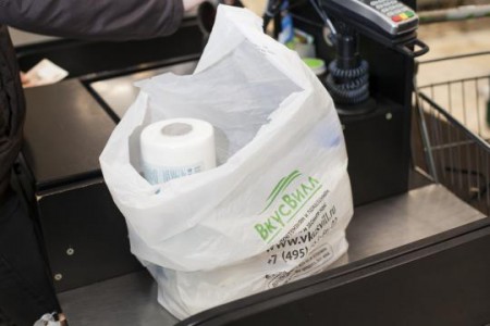 Магазины "ВкусВилл" и "Избенка" отказались от бесплатных пакетов