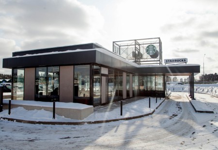 Starbucks запустил первую в России кофейню формата Drive Thru
