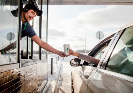 Starbucks запустил первую в России кофейню формата Drive Thru