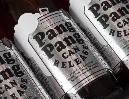 Банка пива PangPang превращается в бутылку