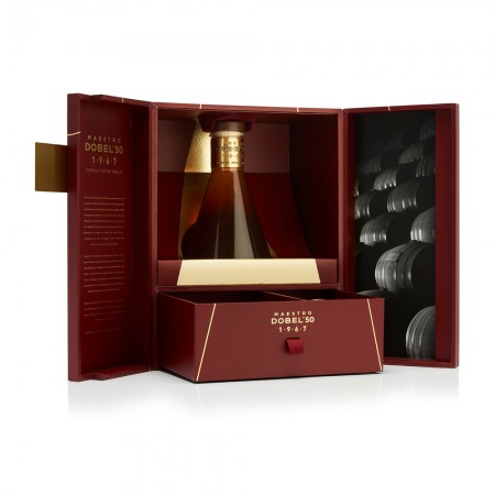 дизайн упаковки текилы Maestro Dobel “1967”