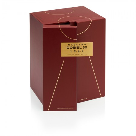 дизайн упаковки текилы Maestro Dobel “1967”