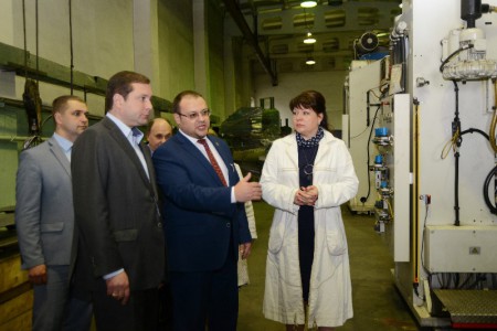 Губернатор Смоленской области посетил производителя жестяной тары "Банкон"
