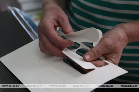 Ложки из картона начали выпускать в Гродненской типографии