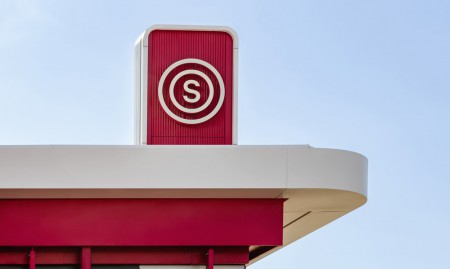 "Супрематика" разработала фирменный стиль для заправок Signal