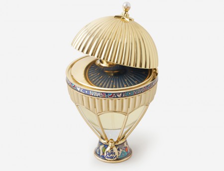 Eclectic M Studio упаковали парфюм в воздушный шар