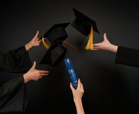 В студии Артемия Лебедева разработали упаковку для кальянных сигар "Второе высшее"