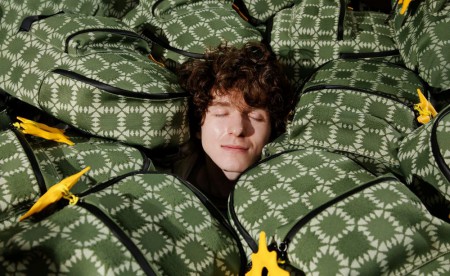 Агентство OTVETDESIGN разработало коллекцию солнечных аксессуаров к гендерным праздникам