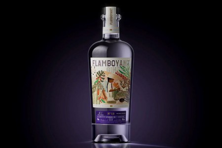 Джин Flamboyant светится в темноте