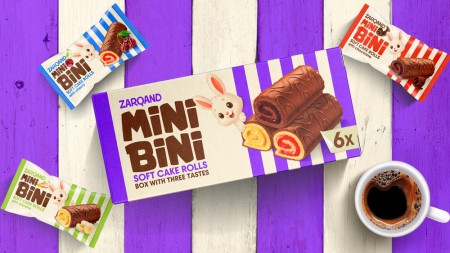 Кролик Mini Bini дружит с детьми и взрослыми