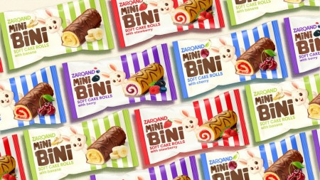 Кролик Mini Bini дружит с детьми и взрослыми